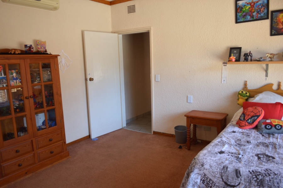 5 Bedroom Property for Sale in Wilkoppies North West